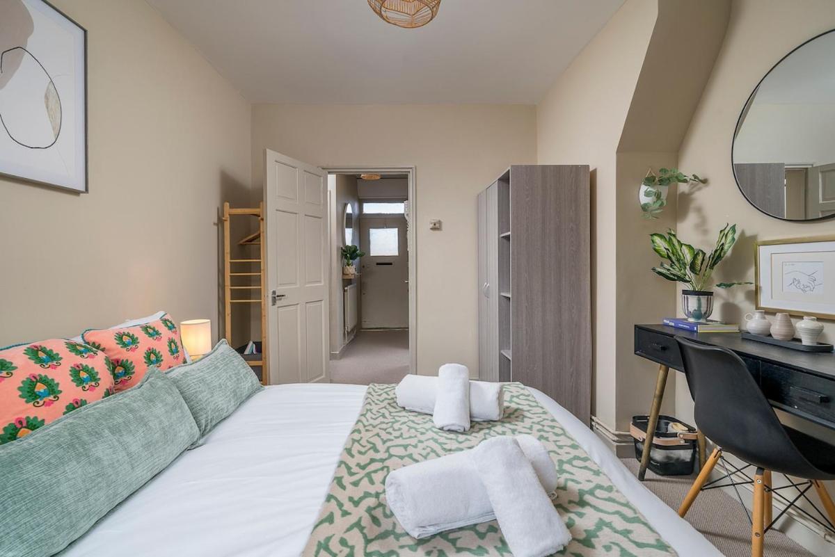 Stylish 1-bed Spitalfields - Sleeps 4 -zone 1 Appartement